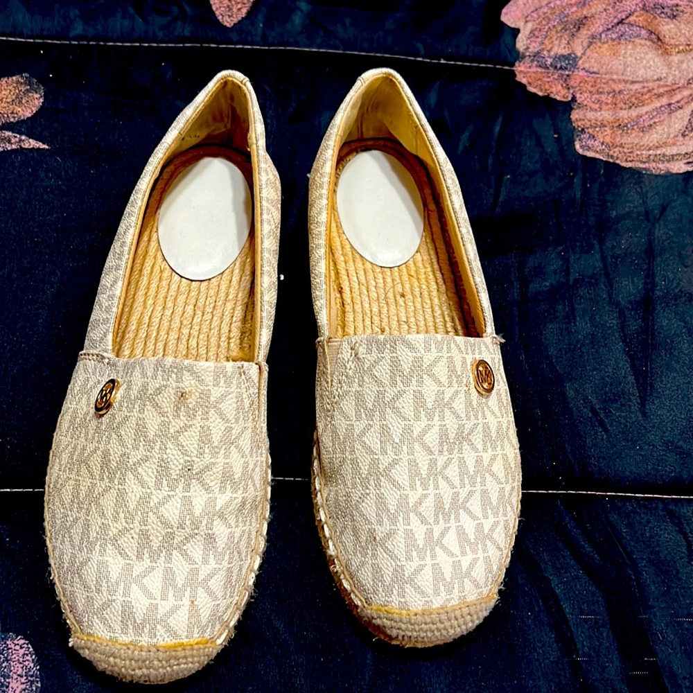 Mk cream colored shoes size 6 1/2